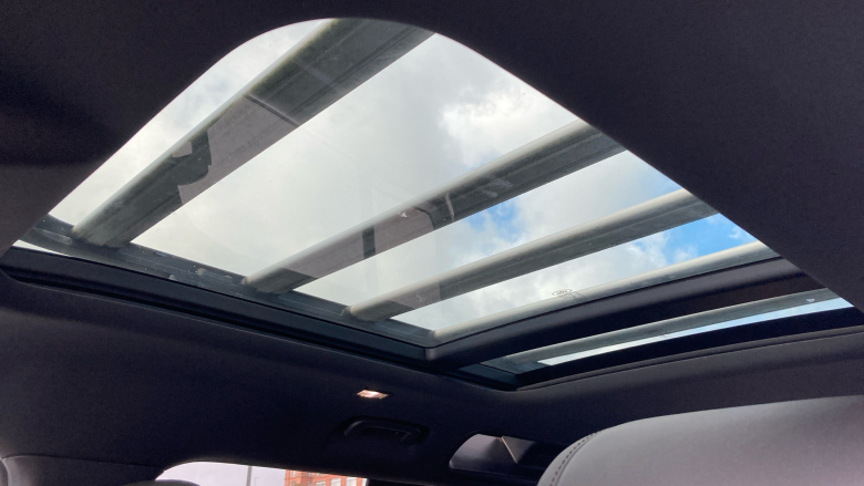 Land Rover Defender 3.0 D300 X-Dynamic HSE 110 5dr Auto Diesel Estate